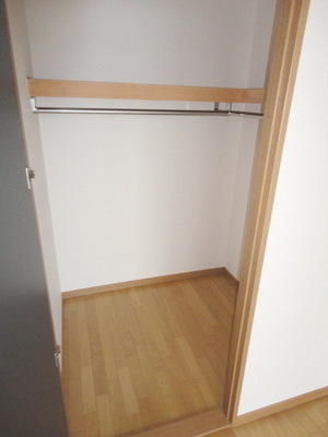 Balcony.  ☆ Walk-in closet ☆