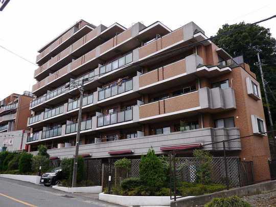 Local appearance photo. Corner room ・ Yang hit in with a roof balcony ・ View is good renovated pet breeding Allowed Mansion. Life is also a convenient environment in the Kitano Station 5-minute walk.