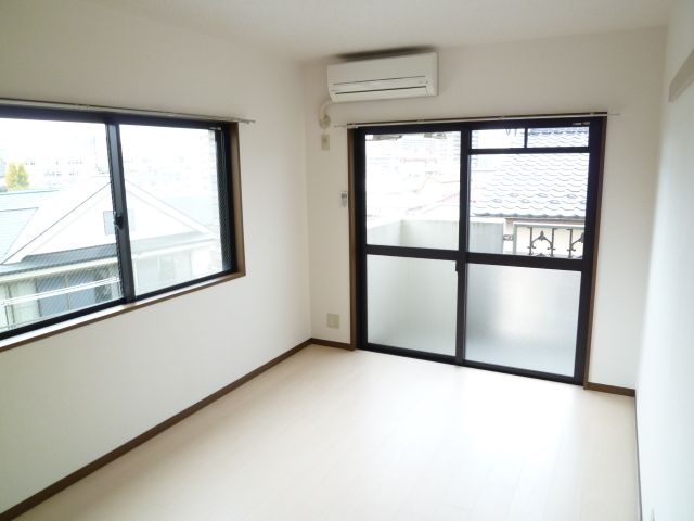 Living and room. White-based flooring