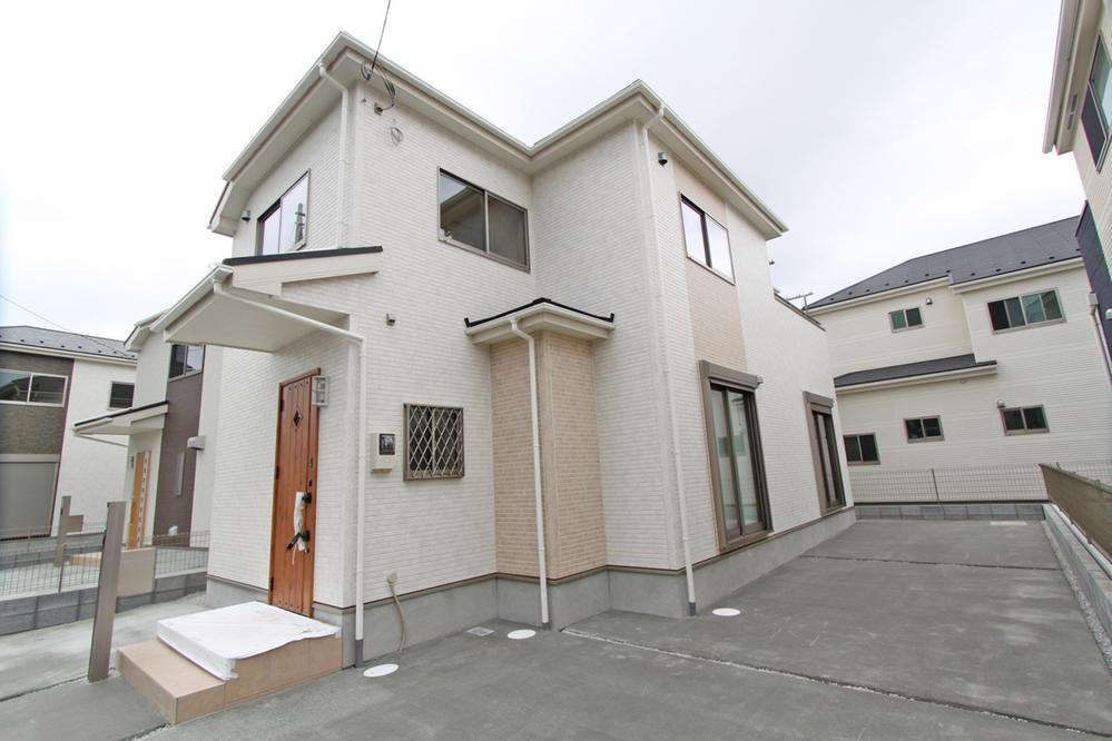 Local appearance photo. 4 Building Exterior Photos. (August 2013) Shooting!