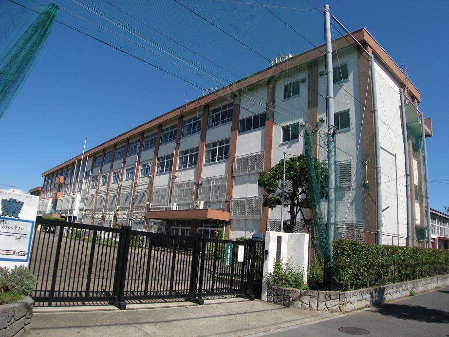 Junior high school. Motohachioji about 1000m up to junior high school