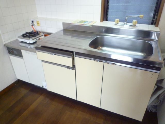 Kitchen. Gas stove can be installed kitchen