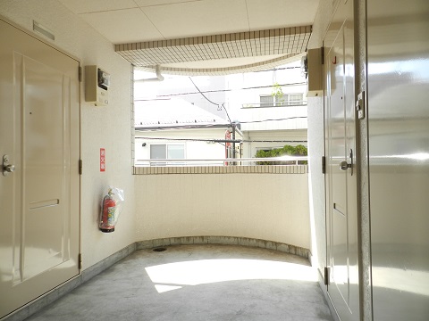 Other common areas. Face-to-face entrance