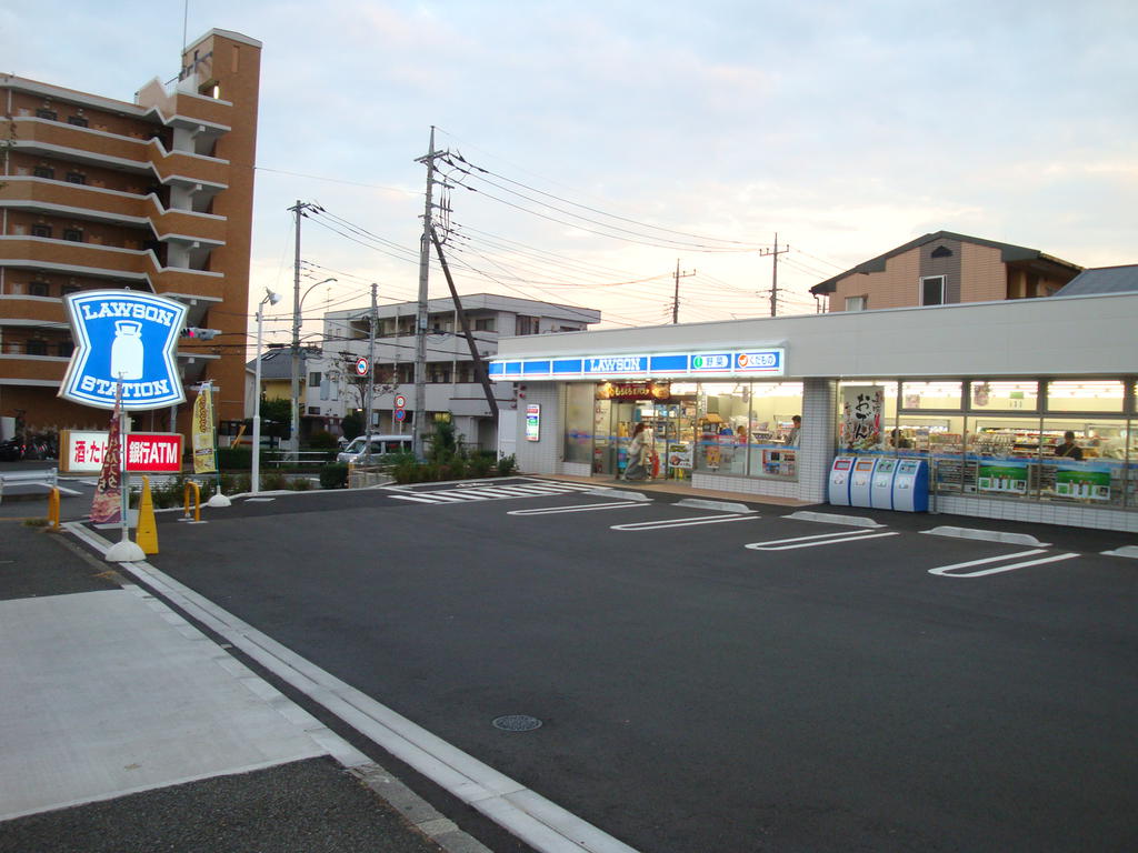 Convenience store. 400m to Japan Culture University (convenience store)