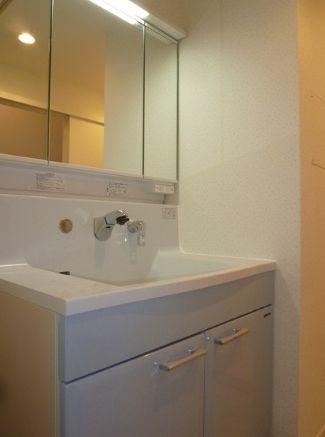 Wash basin, toilet