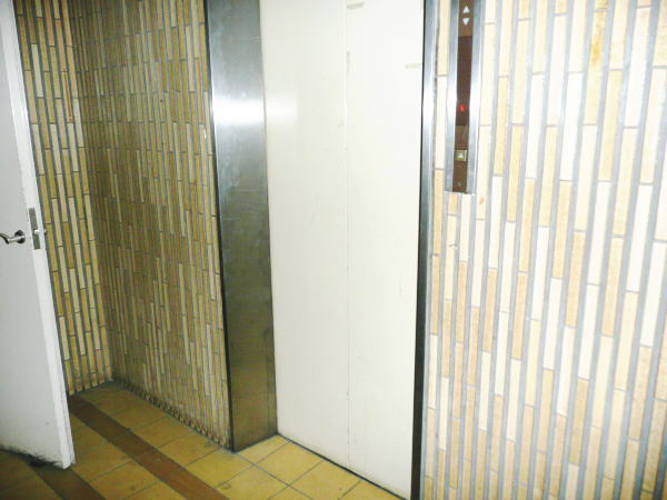 Other common areas. 1 floor elevator landing