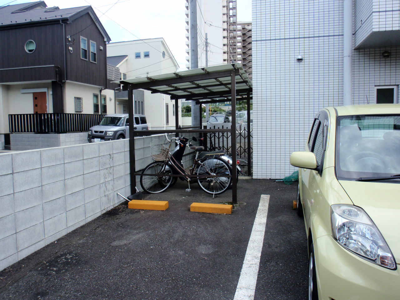 Other common areas. With bicycle parking roof