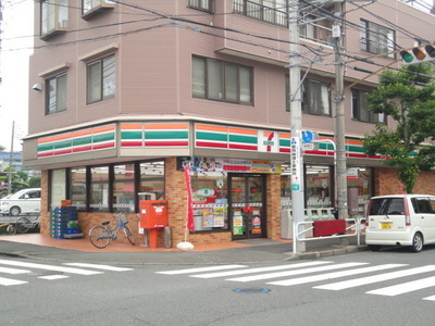 Convenience store. 285m to Seven-Eleven (convenience store)