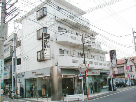 Building appearance. Rebar 4-story each room with a veranda