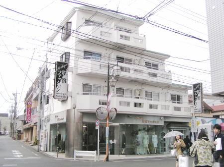 Building appearance. 3-minute walk up to the first floor Puddekku west Hachioji Station