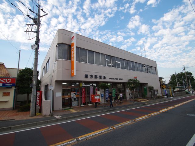 post office. 414m to the on-side post office (post office)