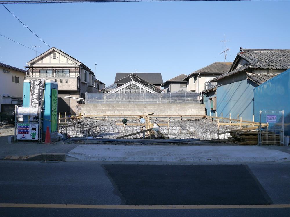 Local appearance photo. Hachioji ・ It is also a good many living environment commercial facilities around 2 station within walking distance of the West Hachioji Station. Wood utilization point object properties.