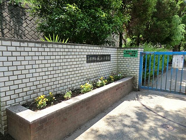 Primary school. 724m to Hachioji Municipal Shiroyama Elementary School