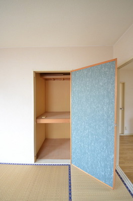 Receipt. Is a Japanese-style room of storage