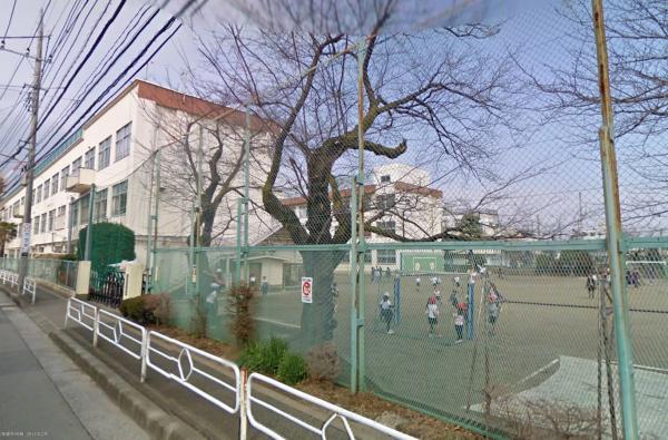 Primary school. To the second elementary school 900m