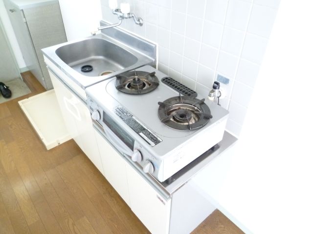 Kitchen. Two-burner gas stove can be installed property glad to better to self-catering