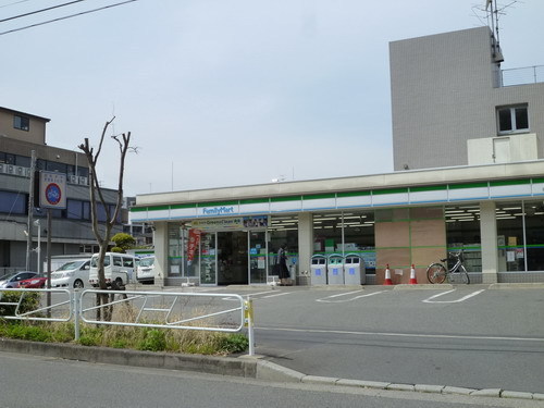 Convenience store. 650m to Family Mart (convenience store)