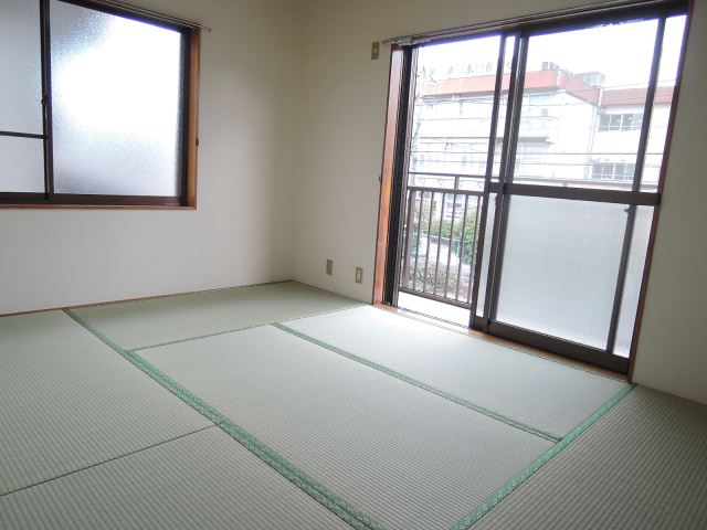 Living and room. Second floor of the Japanese-style room of good per yang