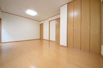 Other room space.  ☆ Rooms clean flooring ☆ 