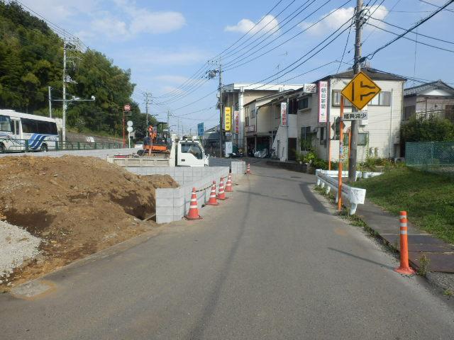 Local photos, including front road. August 30, 2013 shooting