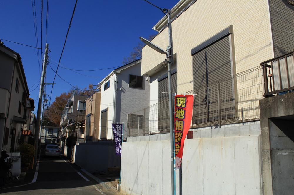 Local photos, including front road. ☆ Local photos (12.15)