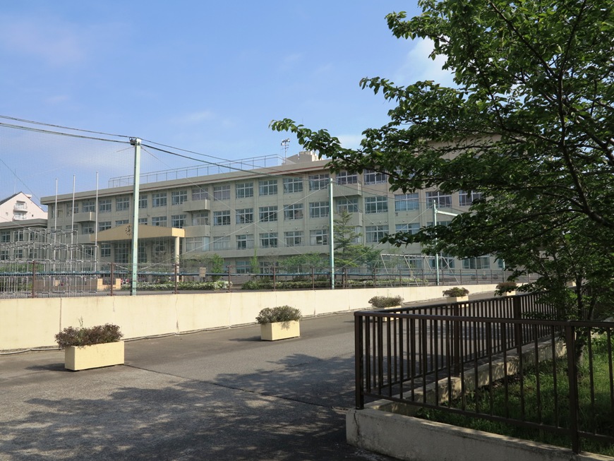 Primary school. 617m to Hachioji Municipal Bessho elementary school (elementary school)