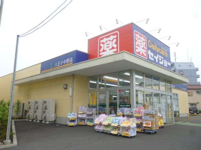 Dorakkusutoa. Seijo 750m until (drugstore)