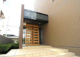 Building appearance. Appearance Entrance