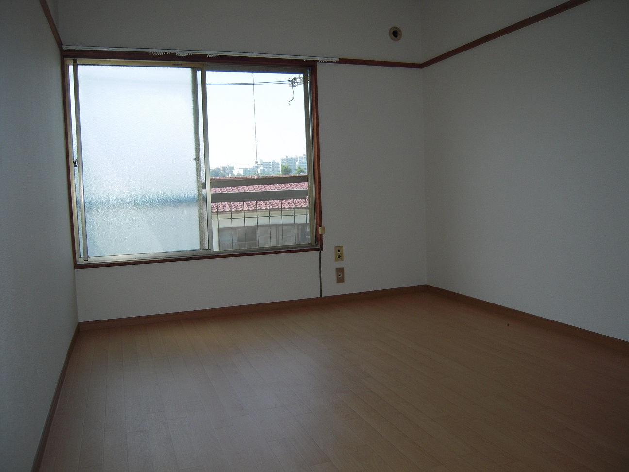 Living and room. Floor that has been renovated to Western-style also cross also is a new article