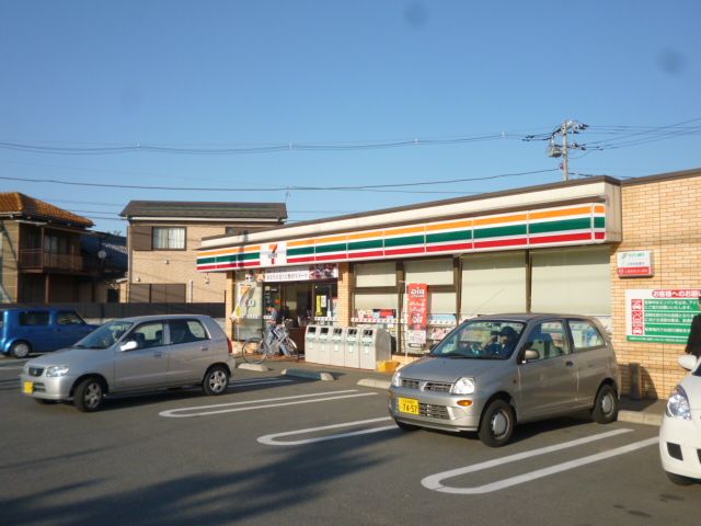 Convenience store. 180m to Seven-Eleven (convenience store)