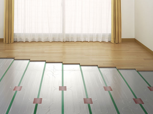 Other.  [Hot water floor heating] living ・ Adopting the floor heating in the dining. It is a heating system to warm the comfortably interior from the ground by using a hot water. (Same specifications)