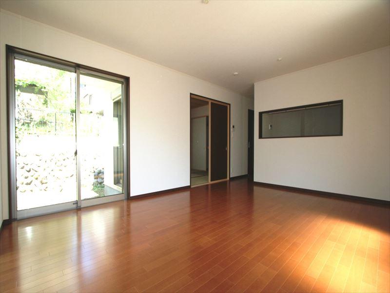 Same specifications photos (living)