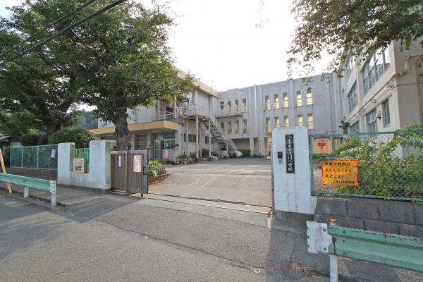 Primary school. 1400m to Asakawa Elementary School