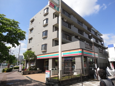 Convenience store. 250m to Seven-Eleven (convenience store)