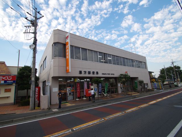 post office. 468m to the on-side post office (post office)