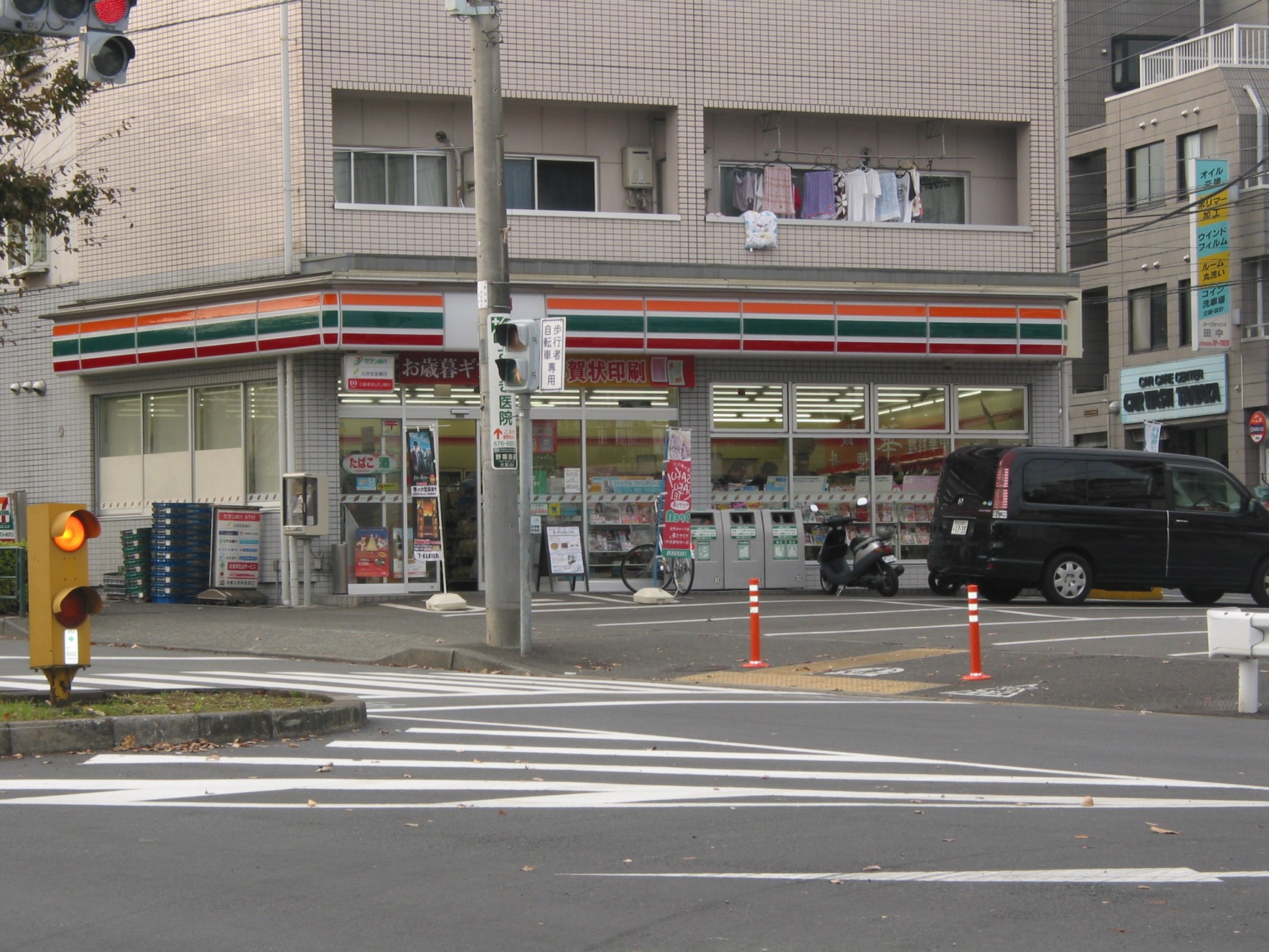 Convenience store. 345m to Seven-Eleven Teikyo before the store (convenience store)