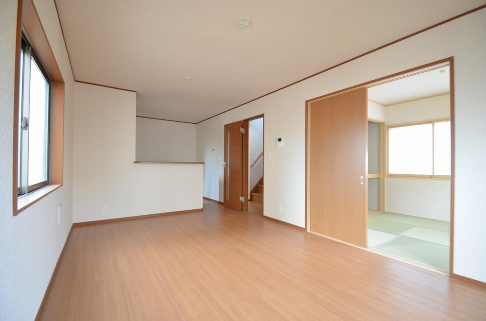 Same specifications photos (living). Please relax a warm and welcoming living room of calm hue ☆