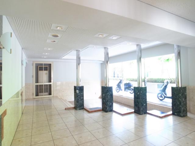 lobby. Bright entrance lobby (July 2013) Shooting
