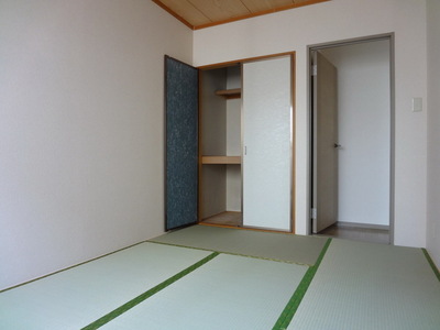 Other room space.  ☆ Japanese-style room with storage ☆