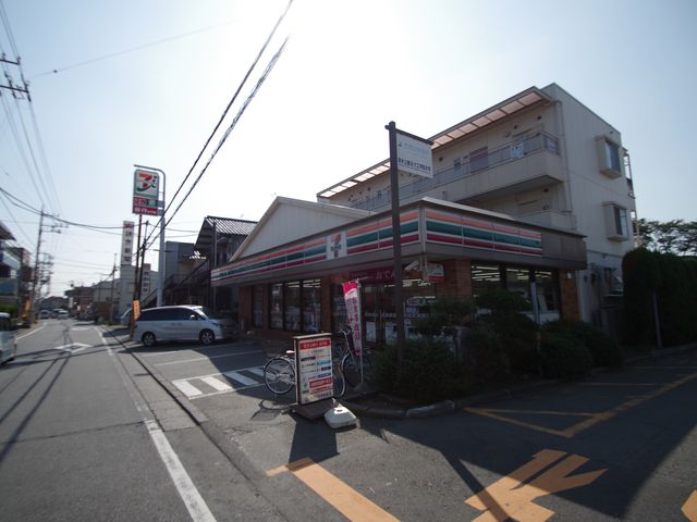 Convenience store. 453m to Seven-Eleven (convenience store)