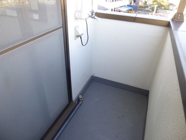 Other room space. ◇ washing comfortably in the washing machine storage rooms on the balcony ◇