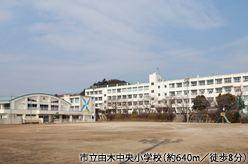 Primary school. 640m up to municipal Yoshiki Central Elementary School