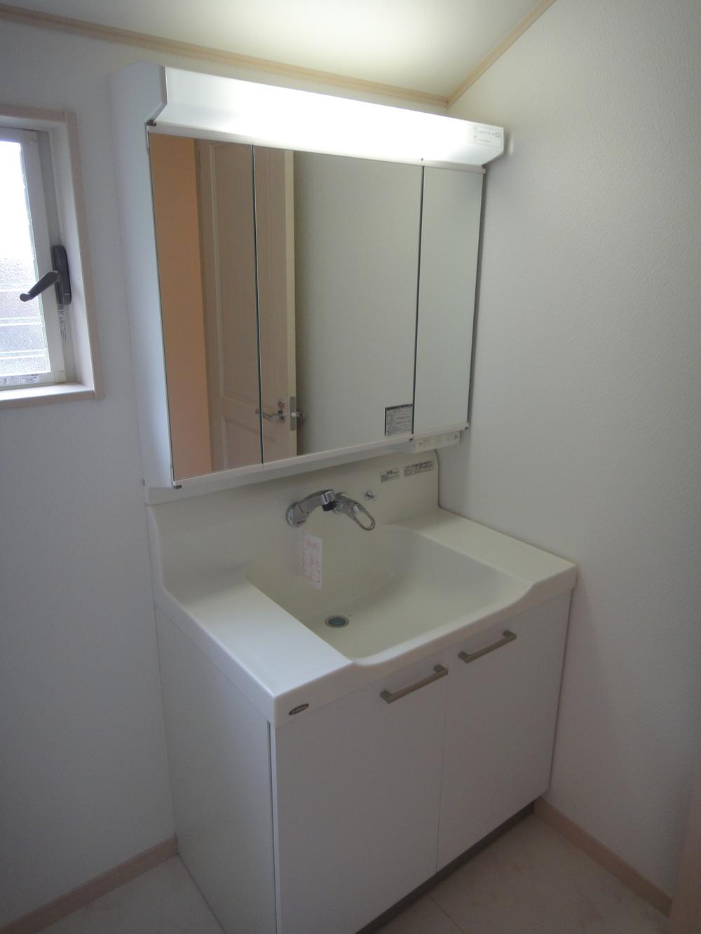Wash basin, toilet