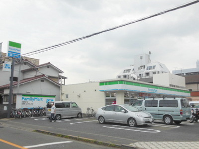 Convenience store. 940m to Family Mart (convenience store)