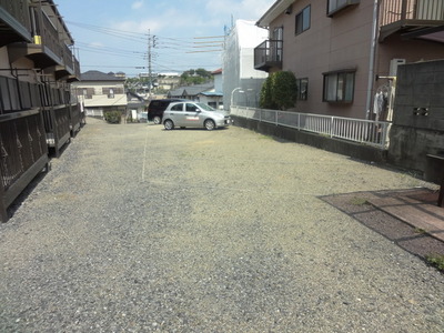 Parking lot.  ☆ Parking is widely easy to park