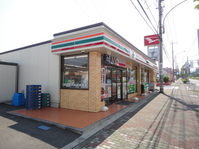 Convenience store. 290m to Seven-Eleven (convenience store)