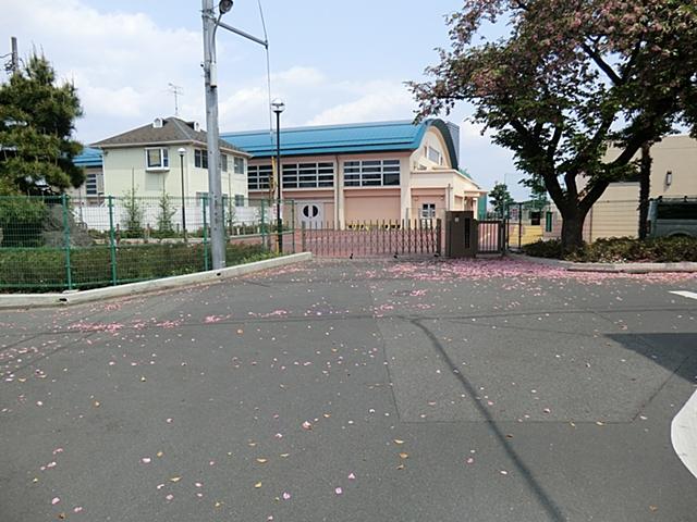 Junior high school. 476m to Hachioji Municipal sixth junior high school