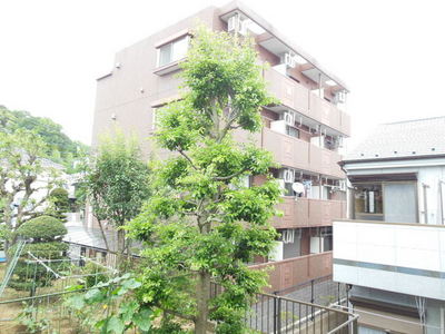 Building appearance. 10 minutes by bicycle to Tokyo University of Pharmacy and Life Science