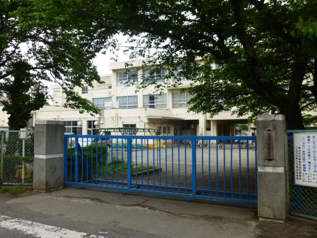 Primary school. Municipal fifth elementary school to (elementary school) 580m