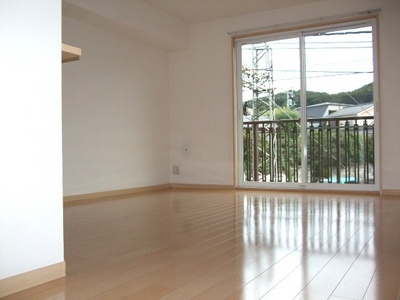 Living and room.  ☆ Spacious room ☆